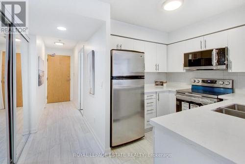 808 - 4978 Yonge Street, Toronto, ON - Indoor Photo Showing Kitchen With Stainless Steel Kitchen With Double Sink