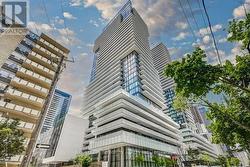 419 - 185 ROEHAMPTON AVENUE  Toronto, ON M4P 0C6