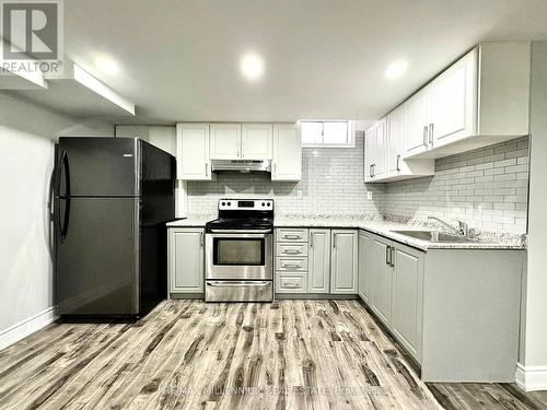 28 Hendricks Crescent, Brampton, ON - Indoor Photo Showing Kitchen With Upgraded Kitchen