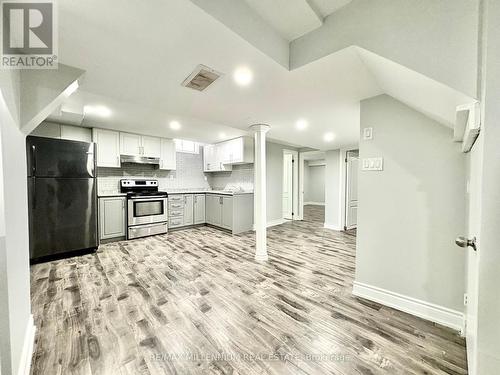 28 Hendricks Crescent, Brampton, ON - Indoor Photo Showing Kitchen