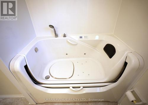 High-end - Luxurious Assisto brand tub - jets - 2125 Lynn Heights Drive, Pickering, ON - Indoor