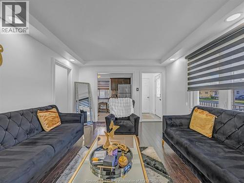 1596 Olive Road, Windsor, ON - Indoor Photo Showing Living Room