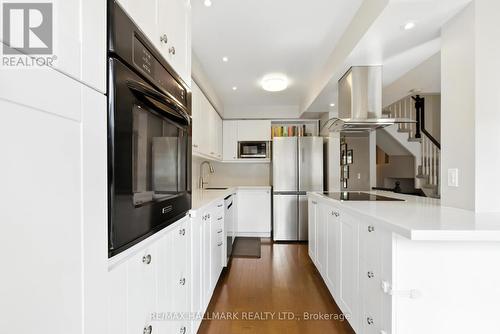 568 Legresley Lane, Newmarket, ON - Indoor Photo Showing Kitchen With Stainless Steel Kitchen With Upgraded Kitchen