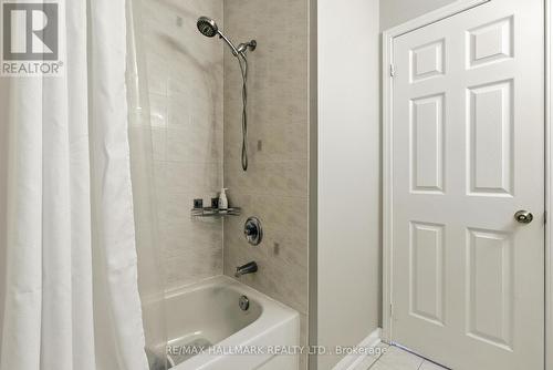 568 Legresley Lane, Newmarket, ON - Indoor Photo Showing Bathroom