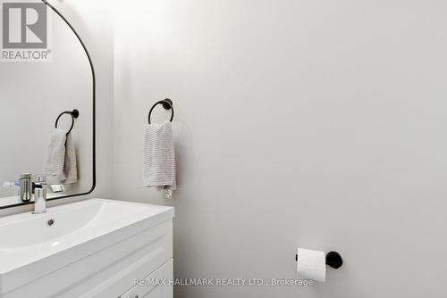 568 Legresley Lane, Newmarket, ON - Indoor Photo Showing Bathroom