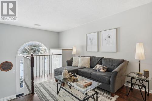 78 Clearmeadow Boulevard, Newmarket, ON - Indoor Photo Showing Living Room
