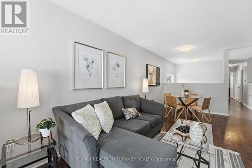 78 Clearmeadow Boulevard, Newmarket, ON - Indoor Photo Showing Living Room