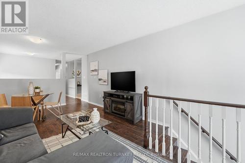 78 Clearmeadow Boulevard, Newmarket, ON - Indoor Photo Showing Living Room