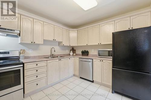 78 Clearmeadow Boulevard, Newmarket, ON - Indoor Photo Showing Kitchen With Double Sink