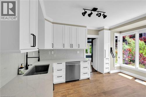 14 Robinson Street S, Grimsby, ON - Indoor Photo Showing Kitchen