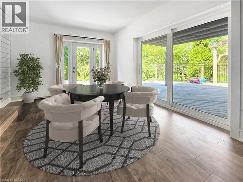 14 Robinson Street S, Grimsby, ON - Indoor Photo Showing Living Room