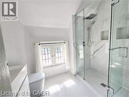 14 Robinson Street S, Grimsby, ON - Indoor Photo Showing Bathroom