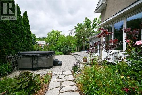 14 Robinson Street S, Grimsby, ON - Outdoor