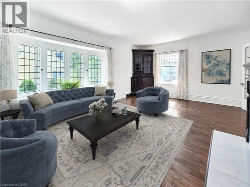 14 Robinson Street S, Grimsby, ON - Indoor Photo Showing Living Room