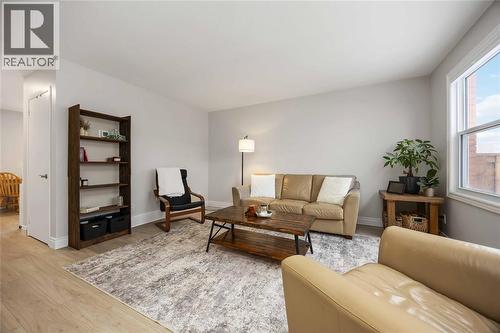 834 Exmouth Street Unit# 46, Sarnia, ON - Indoor Photo Showing Living Room