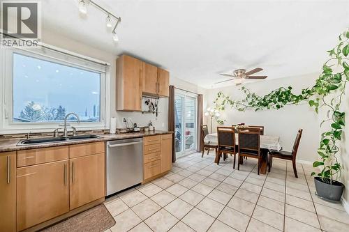 562 Strathcona Drive Sw, Calgary, AB - Indoor