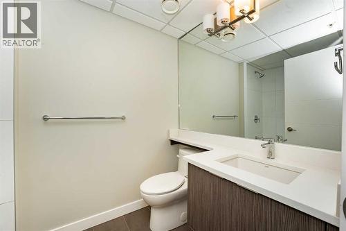 2311, 95 Burma Star Road Sw, Calgary, AB - Indoor Photo Showing Bathroom