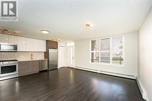 2311, 95 Burma Star Road Sw, Calgary, AB - Indoor Photo Showing Kitchen