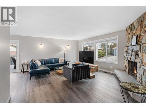 2913 Prospect Drive, Vernon, BC - Indoor Photo Showing Living Room With Fireplace