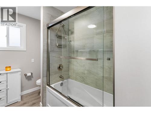 2913 Prospect Drive, Vernon, BC - Indoor Photo Showing Bathroom