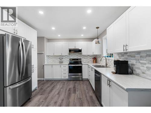 2913 Prospect Drive, Vernon, BC - Indoor Photo Showing Kitchen With Upgraded Kitchen