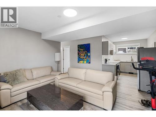 Suite Living Area - 2913 Prospect Drive, Vernon, BC - Indoor Photo Showing Living Room