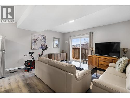 Suite - 2913 Prospect Drive, Vernon, BC - Indoor Photo Showing Living Room
