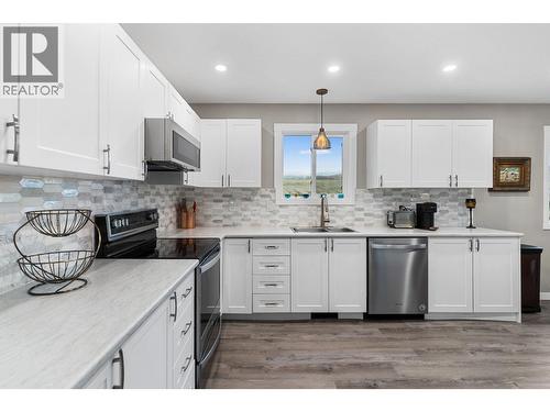2913 Prospect Drive, Vernon, BC - Indoor Photo Showing Kitchen With Upgraded Kitchen