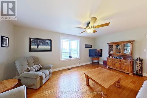 73053 Bluewater Highway, Bluewater (Hay), ON - Indoor Photo Showing Living Room