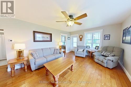 73053 Bluewater Highway, Bluewater (Hay), ON - Indoor Photo Showing Living Room