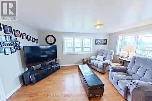 73053 Bluewater Highway, Bluewater (Hay), ON - Indoor Photo Showing Living Room