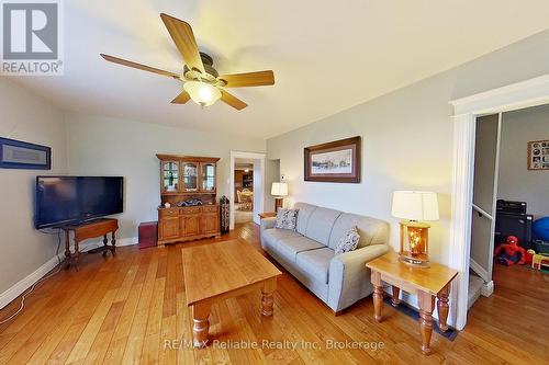 73053 Bluewater Highway, Bluewater (Hay), ON - Indoor Photo Showing Living Room
