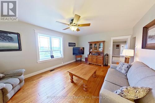 73053 Bluewater Highway, Bluewater (Hay), ON - Indoor Photo Showing Living Room
