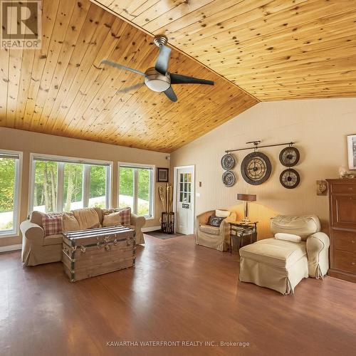 1170 English Circle, Highlands East (Glamorgan), ON - Indoor Photo Showing Living Room