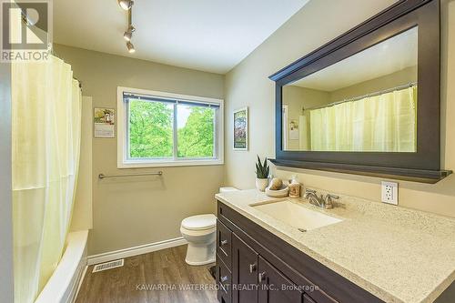 Four Piece Bath - 1170 English Circle, Highlands East (Glamorgan), ON - Indoor Photo Showing Bathroom