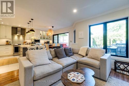 2448 Capilano Crescent, Oakville, ON - Indoor Photo Showing Living Room