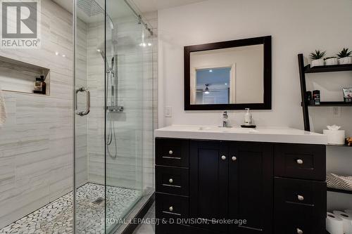 2448 Capilano Crescent, Oakville, ON - Indoor Photo Showing Bathroom