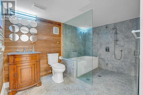 31 Bearwood Drive, Toronto, ON - Indoor Photo Showing Bathroom