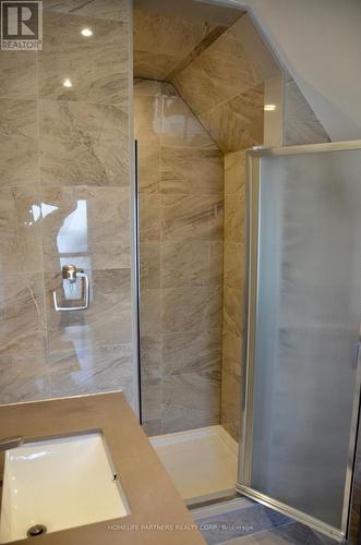 511 Indian Grove, Toronto, ON - Indoor Photo Showing Bathroom