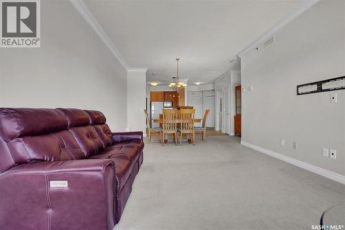 403 3101 Renfrew Crescent E, Regina, SK - Indoor Photo Showing Living Room
