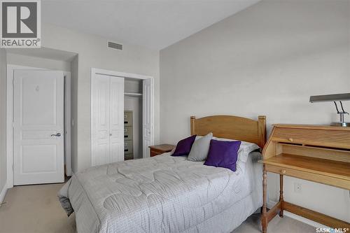 403 3101 Renfrew Crescent E, Regina, SK - Indoor Photo Showing Bedroom