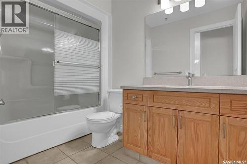 403 3101 Renfrew Crescent E, Regina, SK - Indoor Photo Showing Bathroom