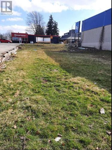 889 Dundas Street, Woodstock, ON 