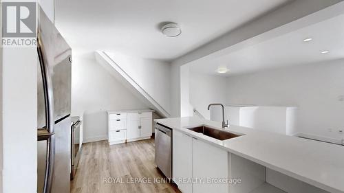 10 - 105 Andover Drive, London South, ON - Indoor Photo Showing Kitchen With Upgraded Kitchen