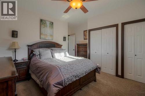 380 Grizzly Crescent N, Lethbridge, AB - Indoor Photo Showing Bedroom