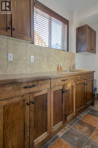 380 Grizzly Crescent N, Lethbridge, AB - Indoor Photo Showing Bathroom