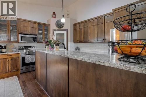 380 Grizzly Crescent N, Lethbridge, AB - Indoor Photo Showing Kitchen