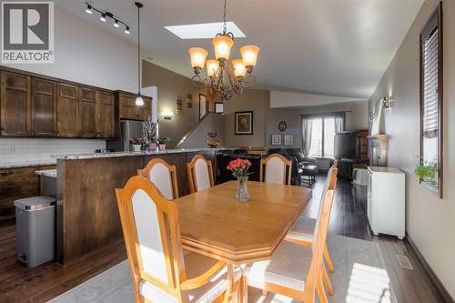 380 Grizzly Crescent N, Lethbridge, AB - Indoor Photo Showing Dining Room