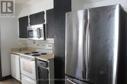 47 Riverside Drive, Dysart Et Al, ON - Indoor Photo Showing Kitchen