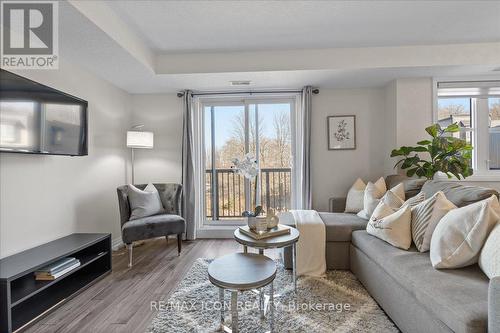 21D - 1989 Ottawa Street S, Kitchener, ON - Indoor Photo Showing Living Room